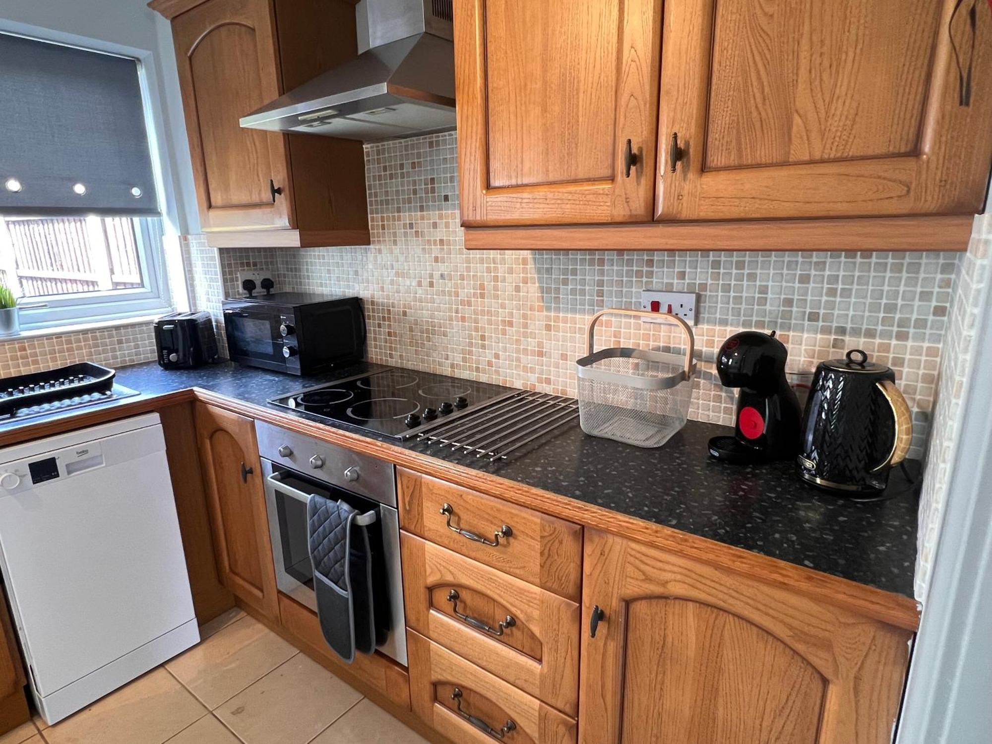 Contractors Or Family House - M1 Nottingham - Ikea Retail Park - Catkin Drive - 2 Bed Home With Driveway, Private Garden, Sleeps 4 - Tv'S In All Rooms Giltbrook Extérieur photo
