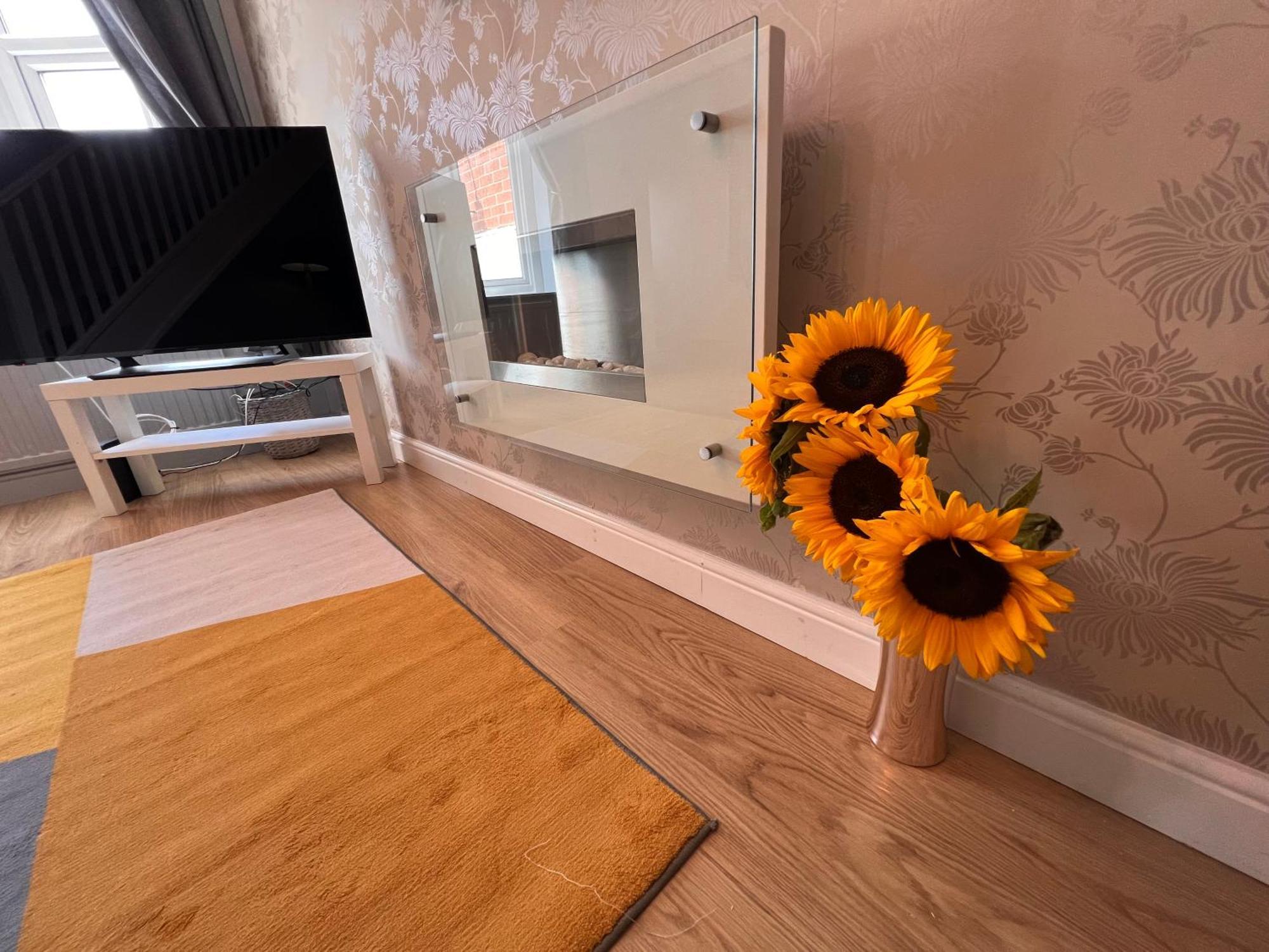 Contractors Or Family House - M1 Nottingham - Ikea Retail Park - Catkin Drive - 2 Bed Home With Driveway, Private Garden, Sleeps 4 - Tv'S In All Rooms Giltbrook Extérieur photo