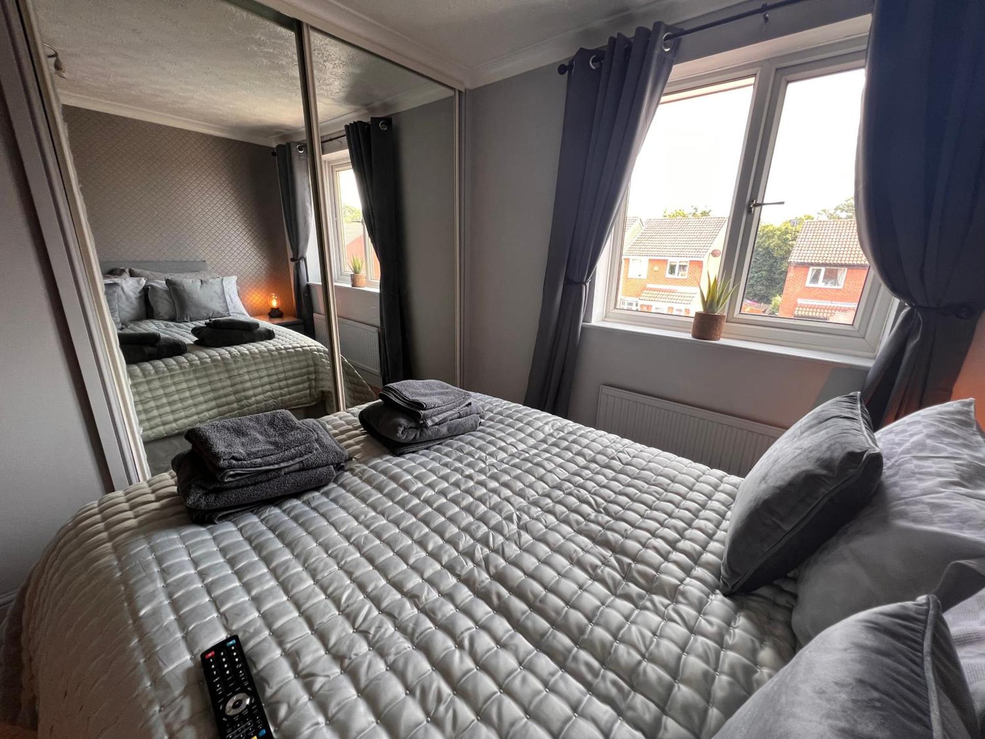 Contractors Or Family House - M1 Nottingham - Ikea Retail Park - Catkin Drive - 2 Bed Home With Driveway, Private Garden, Sleeps 4 - Tv'S In All Rooms Giltbrook Extérieur photo