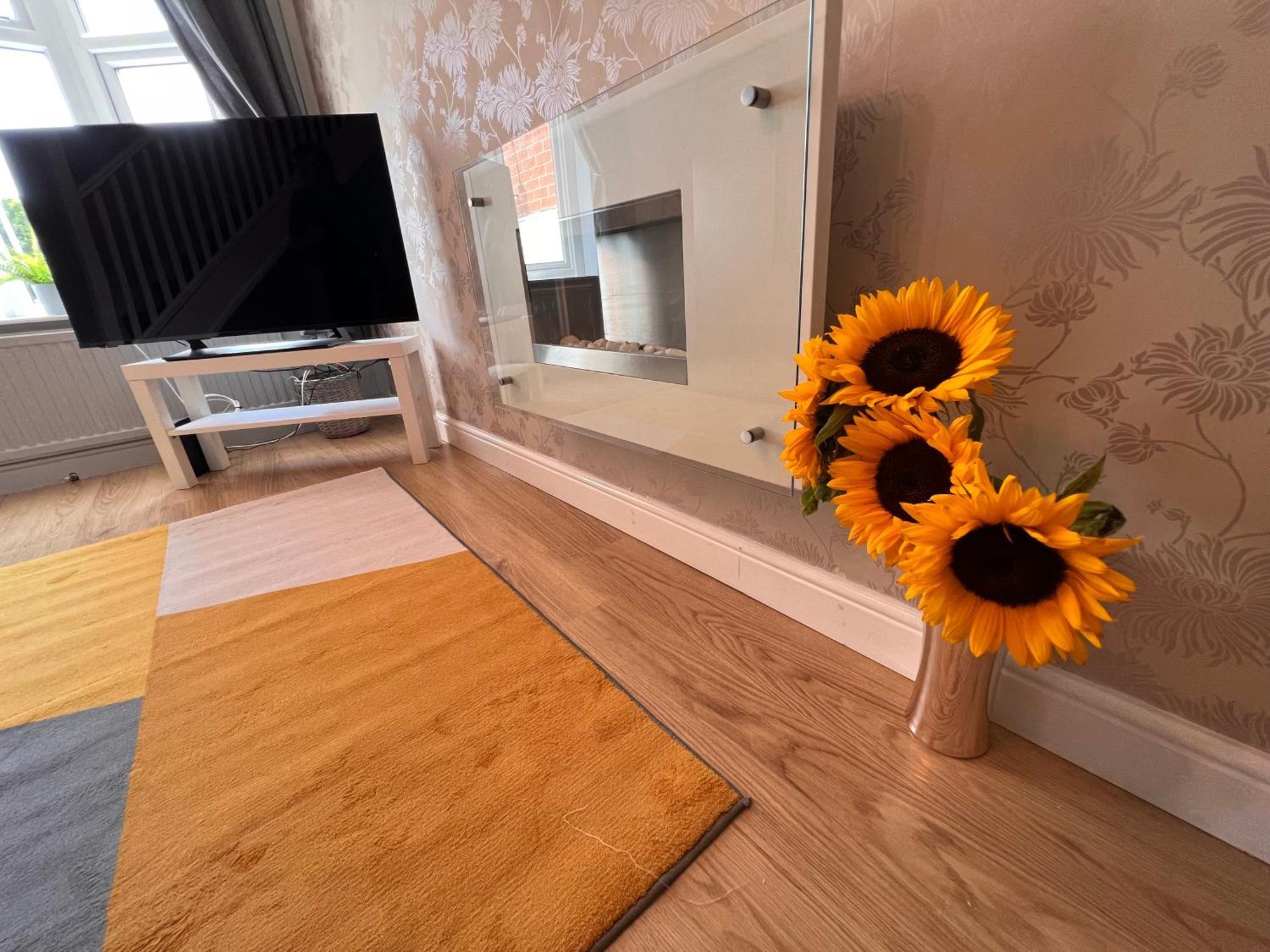 Contractors Or Family House - M1 Nottingham - Ikea Retail Park - Catkin Drive - 2 Bed Home With Driveway, Private Garden, Sleeps 4 - Tv'S In All Rooms Giltbrook Extérieur photo
