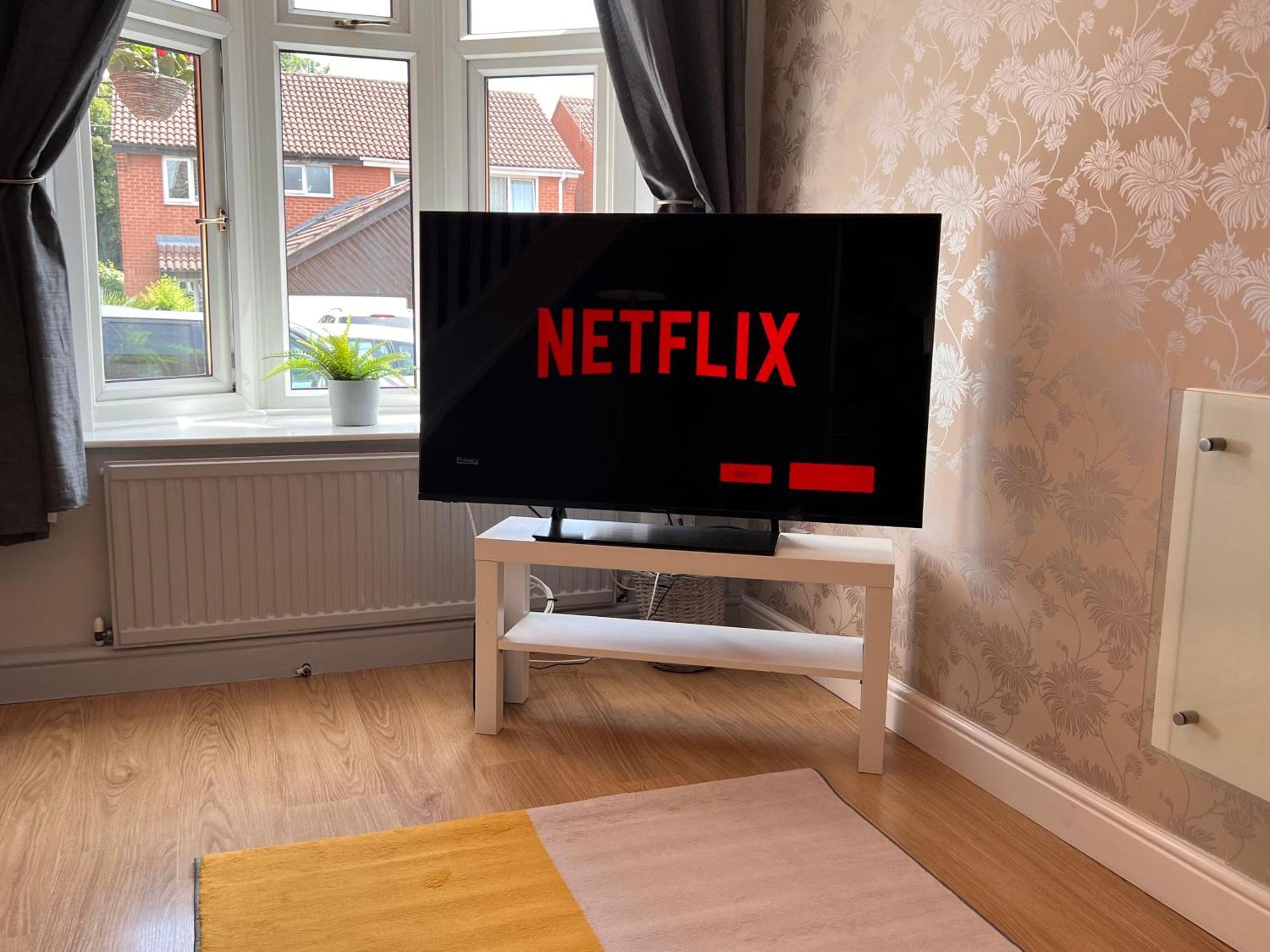 Contractors Or Family House - M1 Nottingham - Ikea Retail Park - Catkin Drive - 2 Bed Home With Driveway, Private Garden, Sleeps 4 - Tv'S In All Rooms Giltbrook Extérieur photo