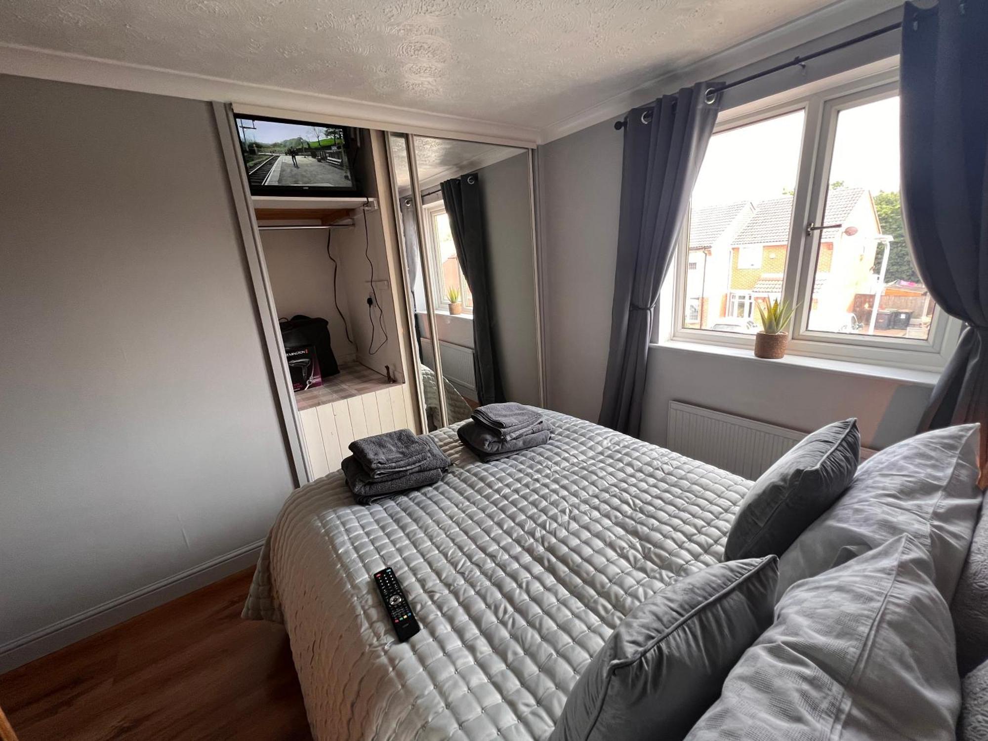 Contractors Or Family House - M1 Nottingham - Ikea Retail Park - Catkin Drive - 2 Bed Home With Driveway, Private Garden, Sleeps 4 - Tv'S In All Rooms Giltbrook Extérieur photo