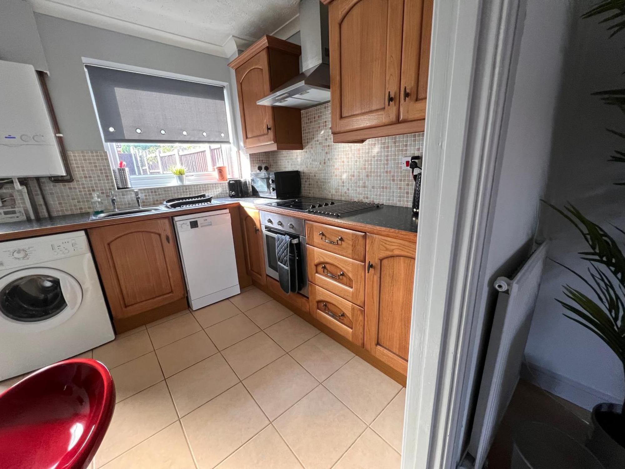 Contractors Or Family House - M1 Nottingham - Ikea Retail Park - Catkin Drive - 2 Bed Home With Driveway, Private Garden, Sleeps 4 - Tv'S In All Rooms Giltbrook Extérieur photo